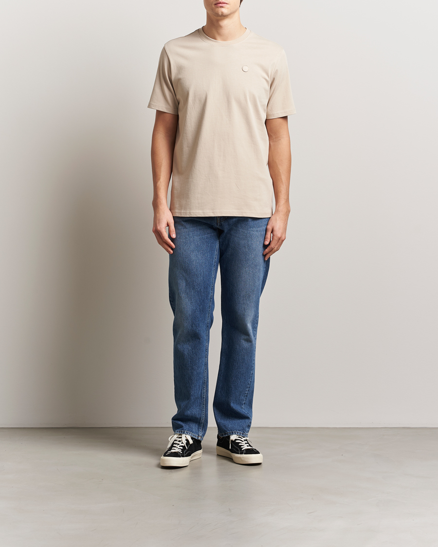 Herre | T-Shirts | KnowledgeCotton Apparel | Loake Badge T-Shirt Beige