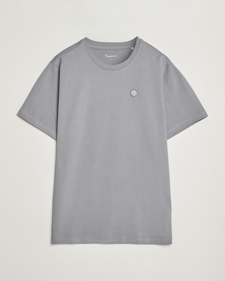 Herre | T-Shirts | KnowledgeCotton Apparel | Loake Badge T-Shirt Grey