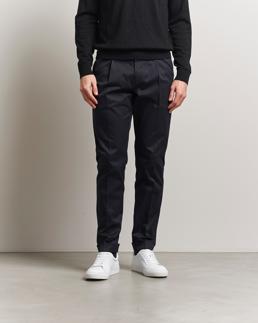 Herre | Bukser | Tiger of Sweden | Tenuta Pleated Cotton Trousers Light Ink