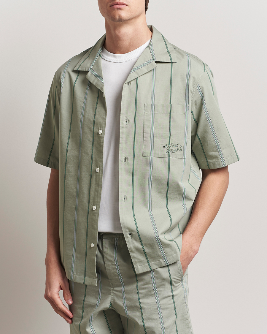 Herre | Skjorter | Maison Kitsuné | Resort Striped Short Sleeve Shirt Vert De Gris