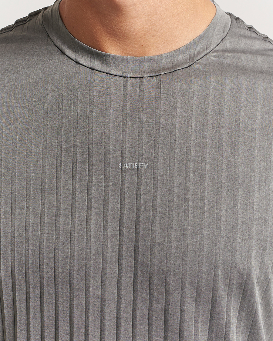 Herre | T-Shirts | Satisfy | Pleated AuraLite T-Shirt Mineral Graphite