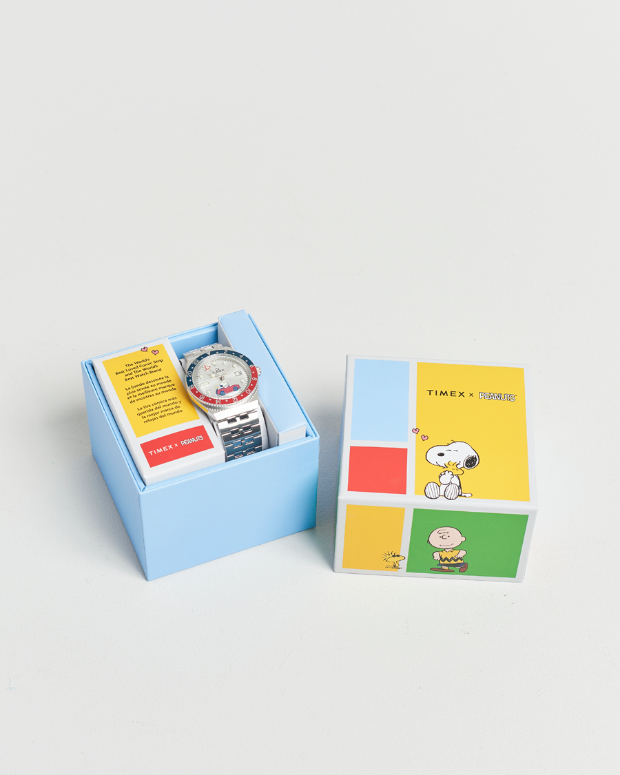 Herre | Timex Timex X Peanuts Q GMT Snoopy 38mm Silver Dial | Timex | X Peanuts Q GMT Snoopy 38mm Silver Dial