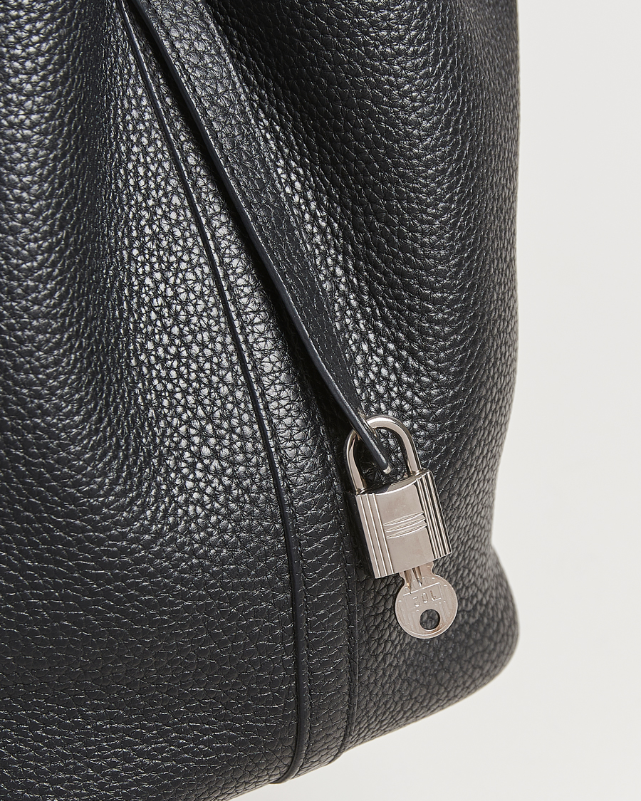 Herre | Gifts for Her | Hermès Pre-Owned | Picotin Lock 22 Taurillon Clemence Leather Black