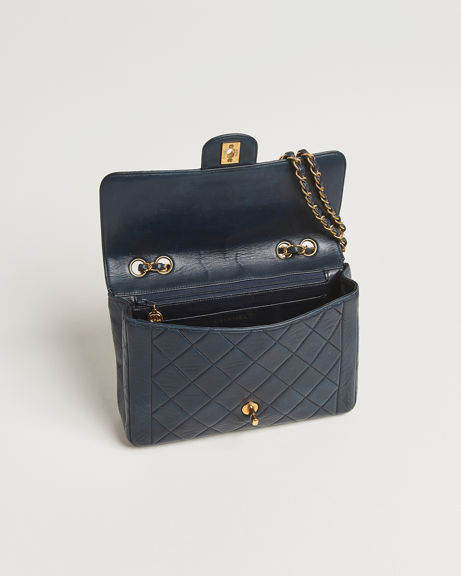 Herre | Pre-Owned & Vintage Bags | Chanel Pre-Owned | Classic Medium Single Flap Bag Lambskin Navy