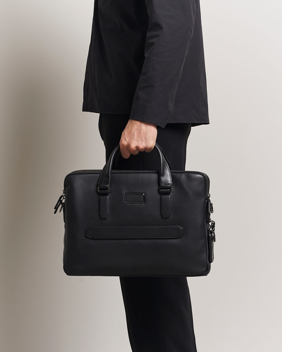 Herre | TUMI Harrison Sycamore Slim Leather Brief Black | TUMI | Harrison Sycamore Slim Leather Brief Black