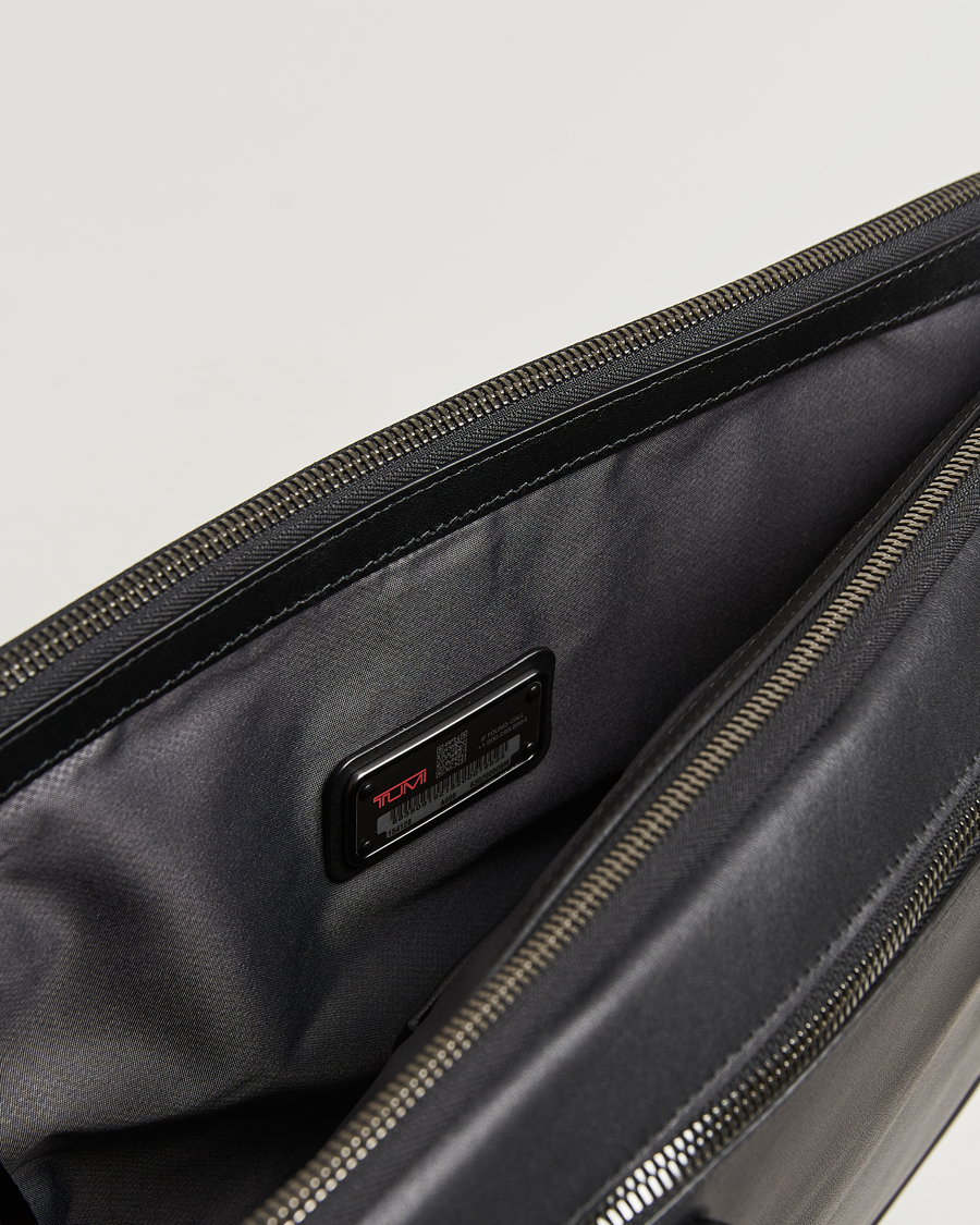 Herre | TUMI Harrison Sycamore Slim Leather Brief Black | TUMI | Harrison Sycamore Slim Leather Brief Black