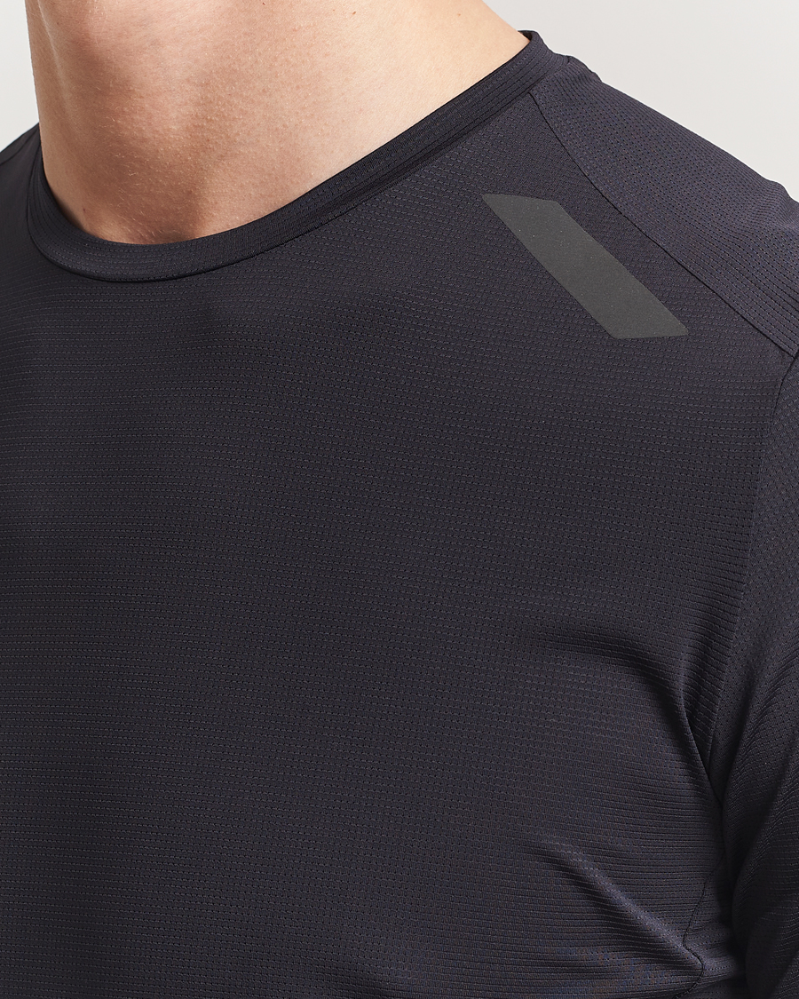 Herre | T-Shirts | SOAR Running | Tech Tee Black