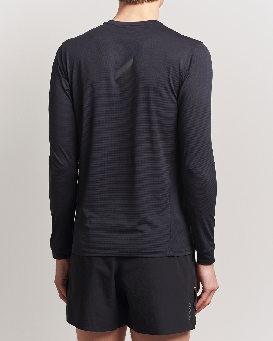 Herre | T-Shirts | SOAR Running | Long Sleeve Tech Tee Black