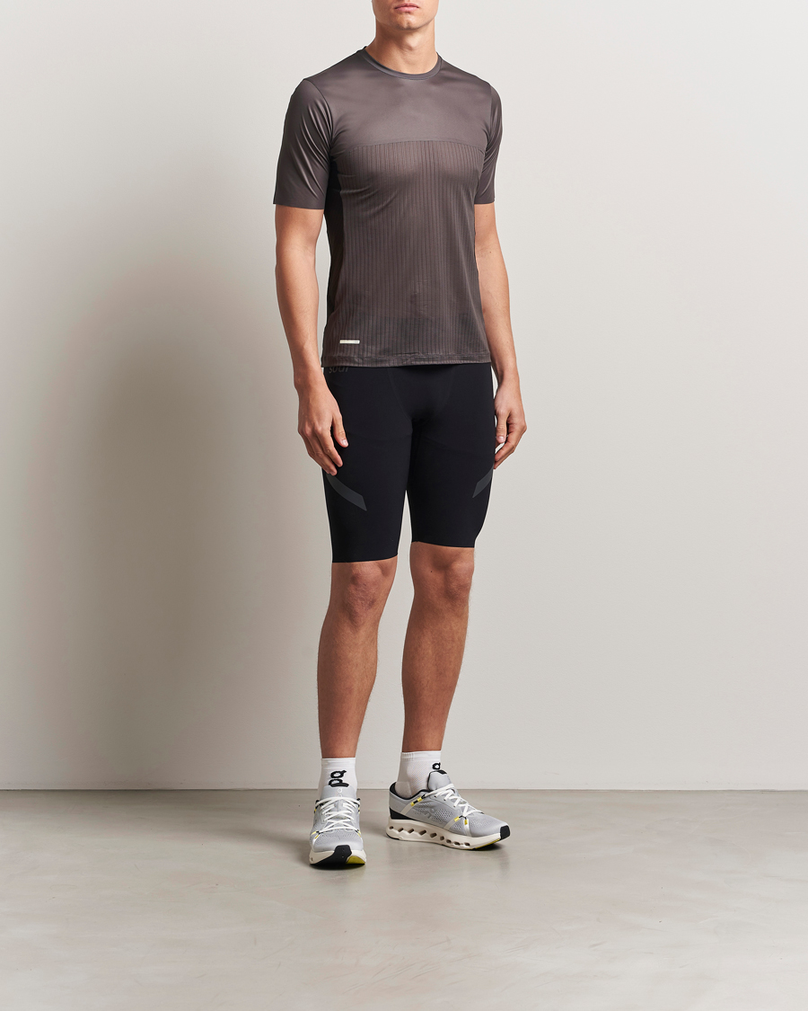 Herre | T-Shirts | SOAR Running | Hot Weather Tee Shale/Black