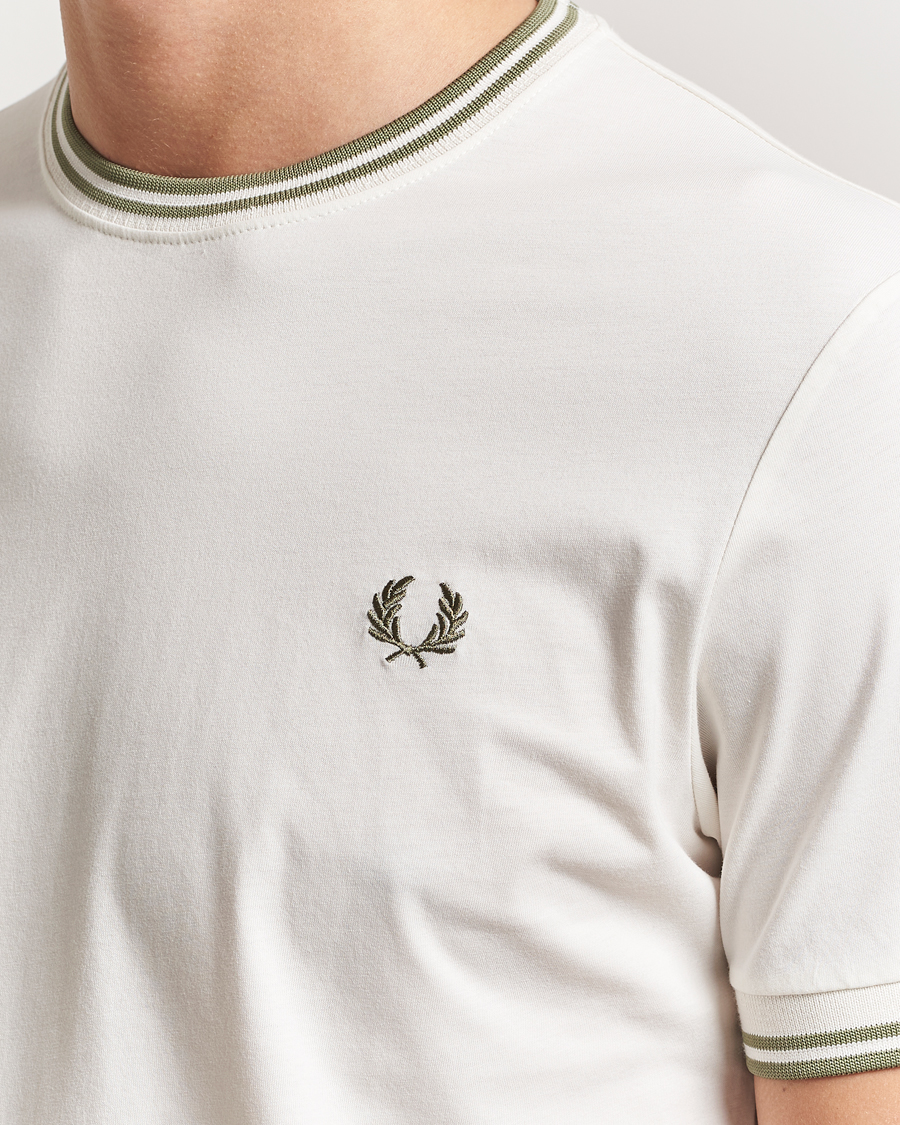 Herre | T-Shirts | Fred Perry | Twin Tipped T-Shirt Light Ecru