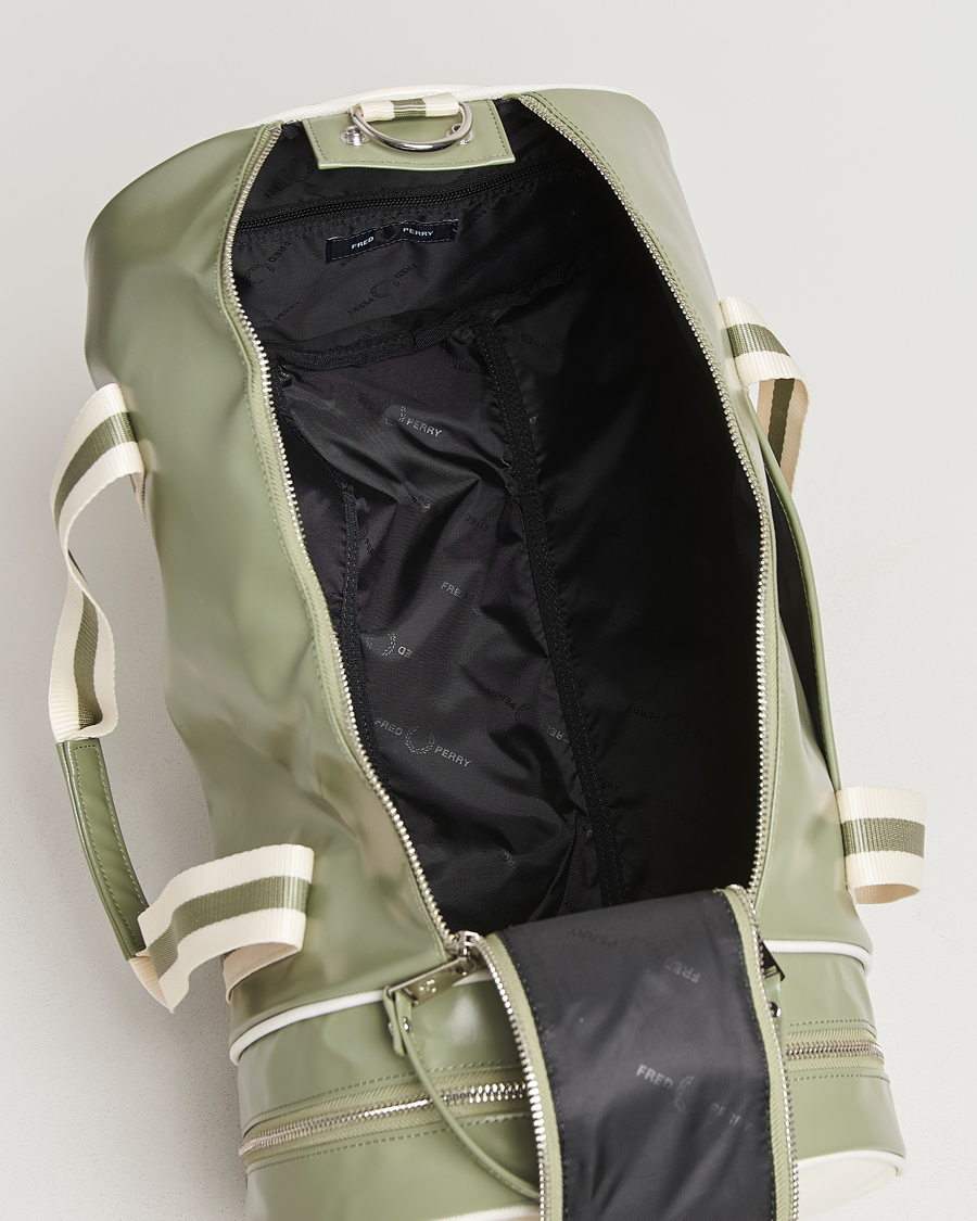 Herre | Vesker | Fred Perry | Classic Barrel Bag Olive Mint/White