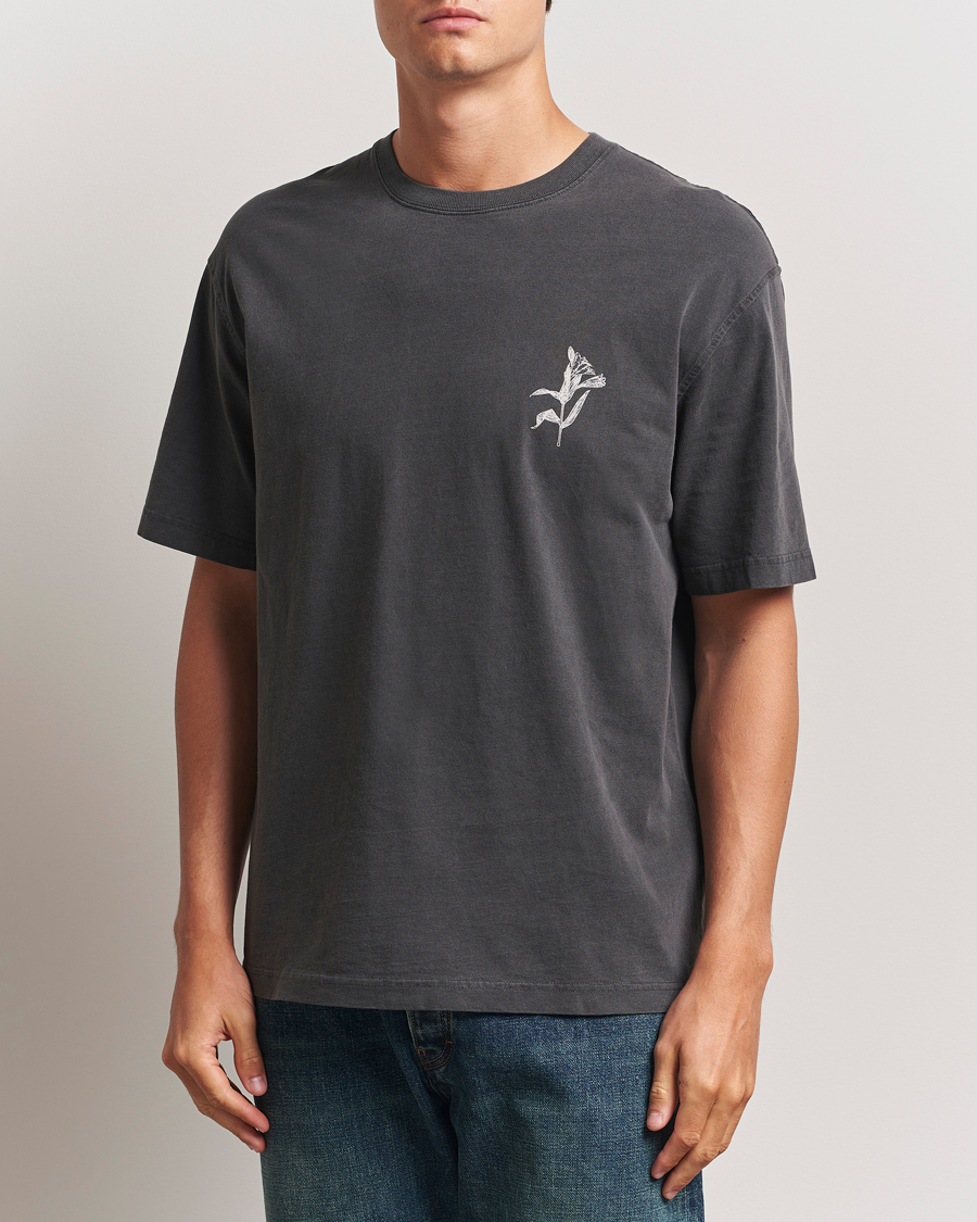 Herre | T-Shirts | Samsøe Samsøe | Printed Lily Crew Neck T-Shirt Washed Black