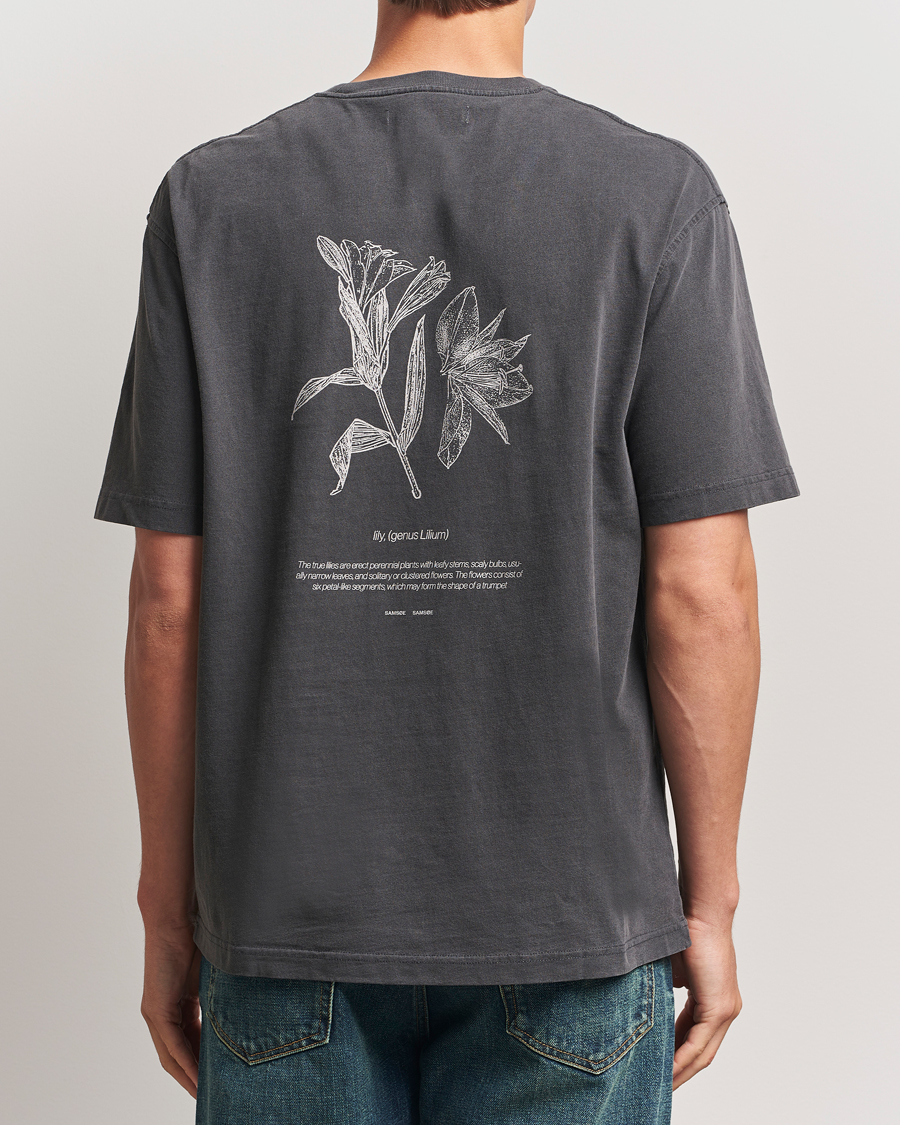 Herre | T-Shirts | Samsøe Samsøe | Printed Lily Crew Neck T-Shirt Washed Black