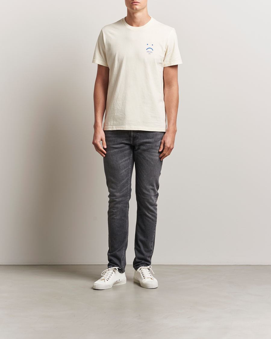 Herre | T-Shirts | Nudie Jeans | Roy Frown T-Shirt Ecru