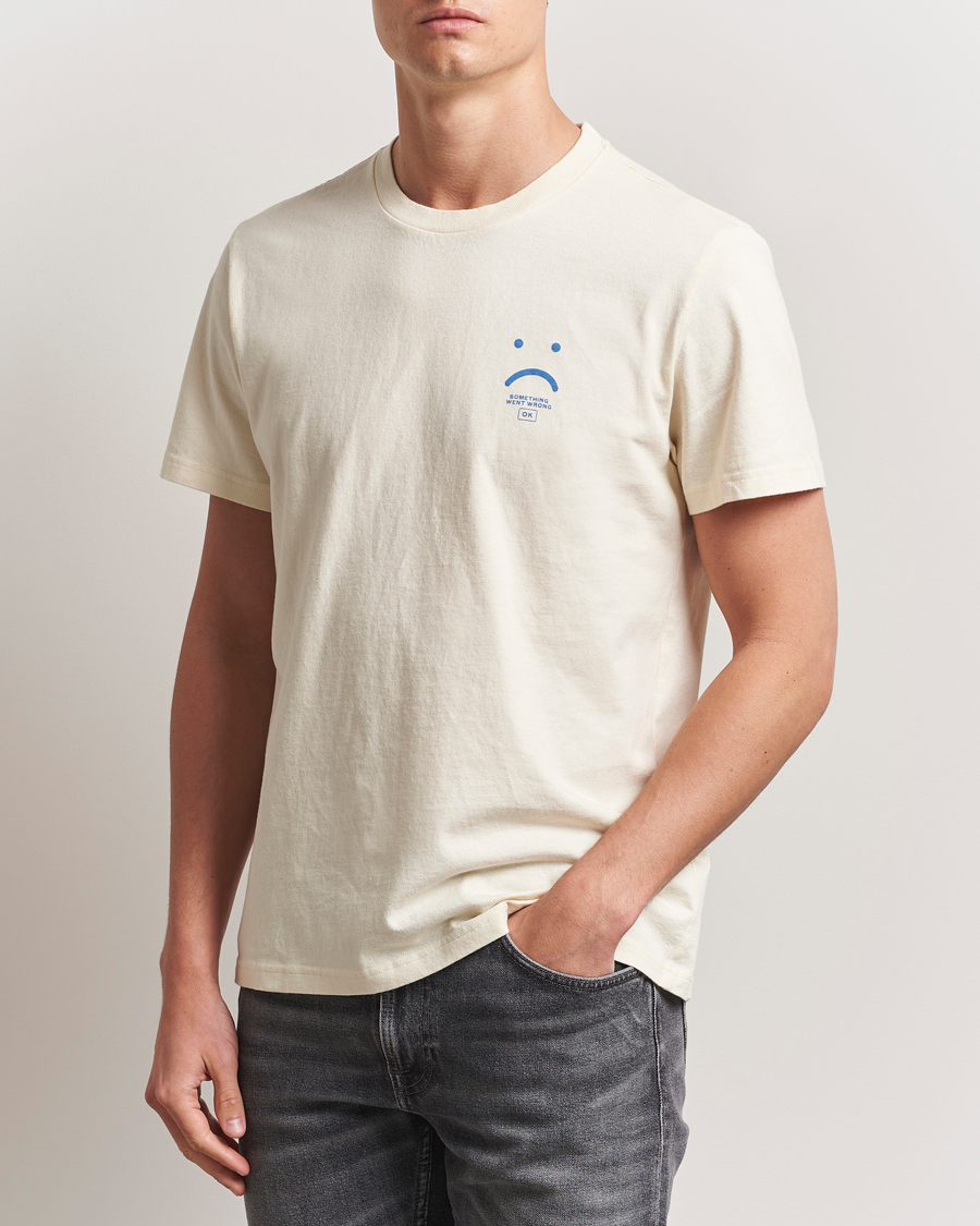 Herre | T-Shirts | Nudie Jeans | Roy Frown T-Shirt Ecru