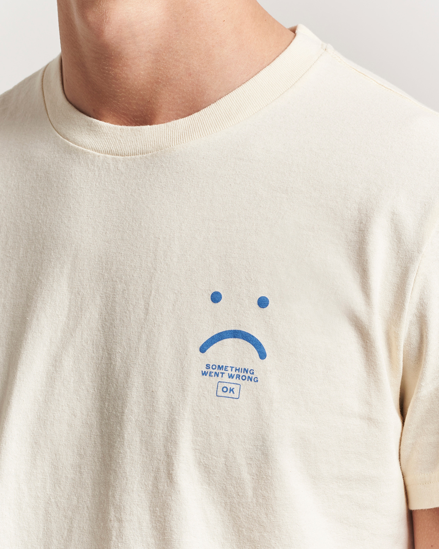 Herre | T-Shirts | Nudie Jeans | Roy Frown T-Shirt Ecru