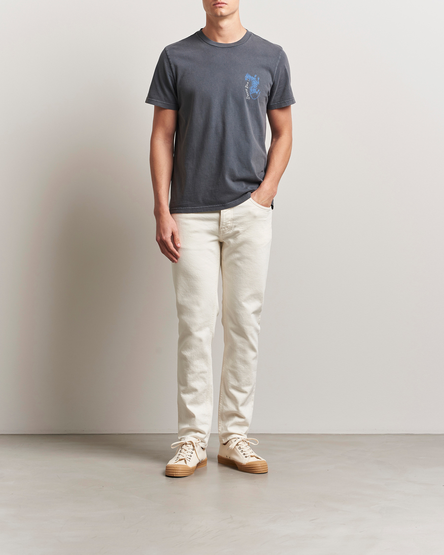 Herre | T-Shirts | Nudie Jeans | Roy Wrong Place T-Shirt Antracite