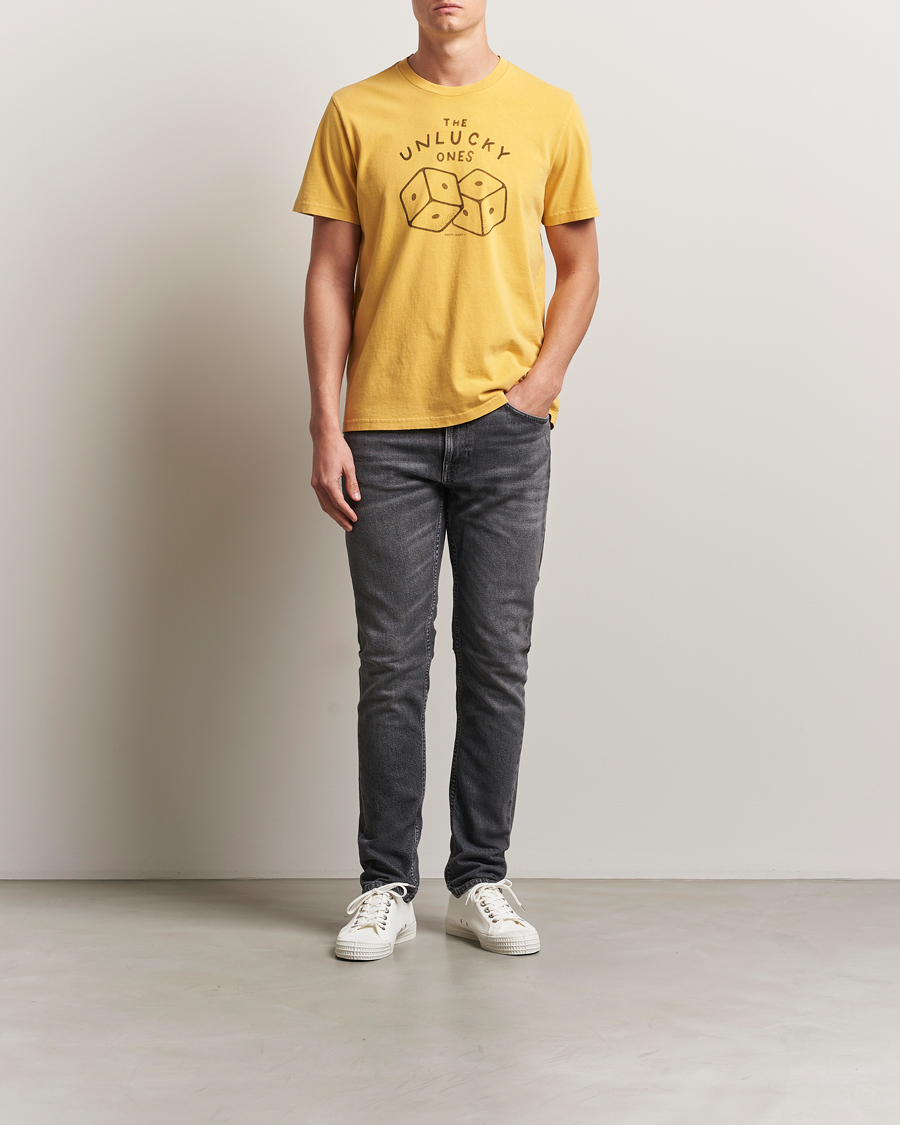 Herre | T-Shirts | Nudie Jeans | Roy Unlucky T-Shirt Yellow