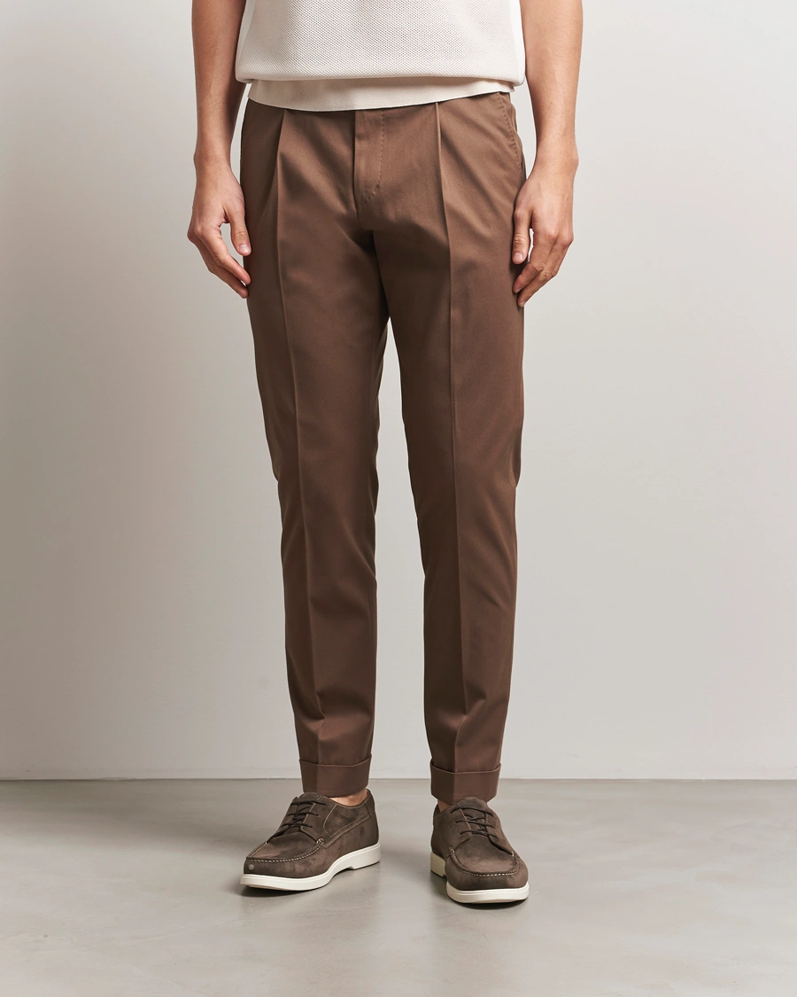 Herre | Bukser | Tiger of Sweden | Tenuta Pleated Cotton Trousers Warm Brown