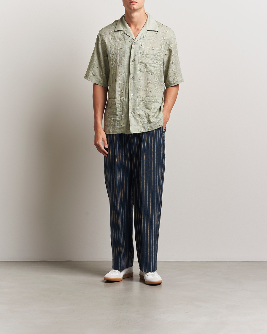 Herre | Skjorter | NN07 | Ben Lyocell Fil-Coupé Embroidery Anglaise Shirt Sage Green