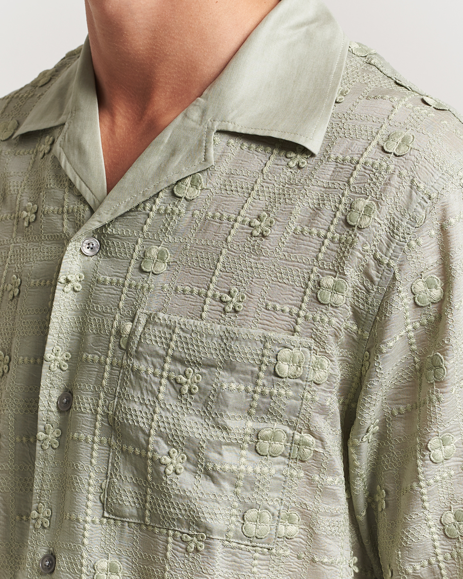 Herre | Skjorter | NN07 | Ben Lyocell Fil-Coupé Embroidery Anglaise Shirt Sage Green