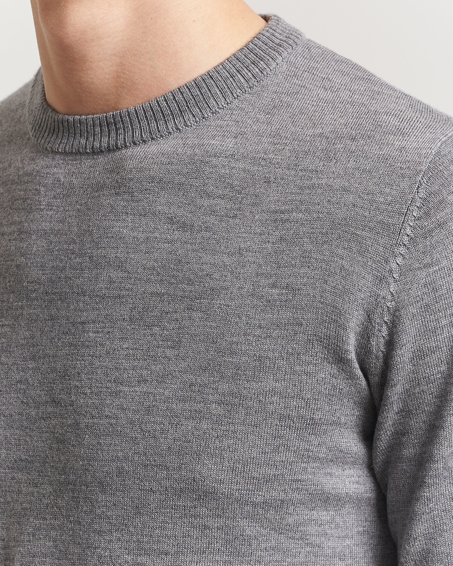 Herre | Gensere | A Day's March | Álagon Merino Crew Grey