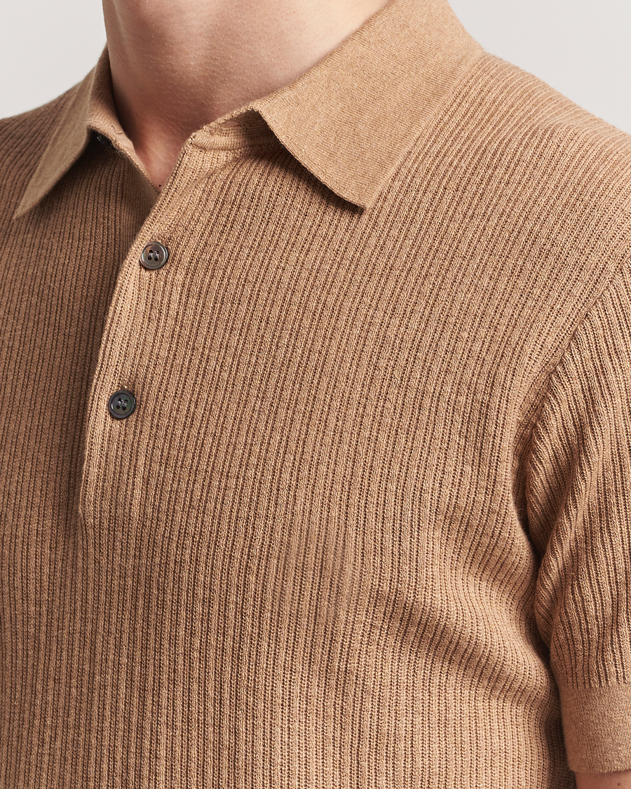 Herre | Gensere | A Day's March | Aspen Structure Short Sleeve Polo Camel