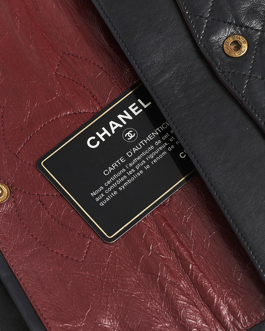 Herre | Gifts for Her | Chanel Pre-Owned | Classic Medium Double Flap Bag Black