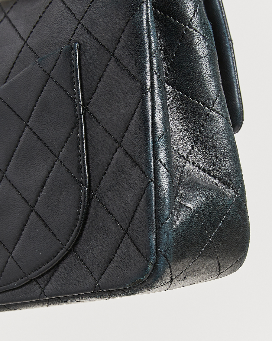 Herre | Gifts for Her | Chanel Pre-Owned | Classic Double Flap Small Lambskin Black