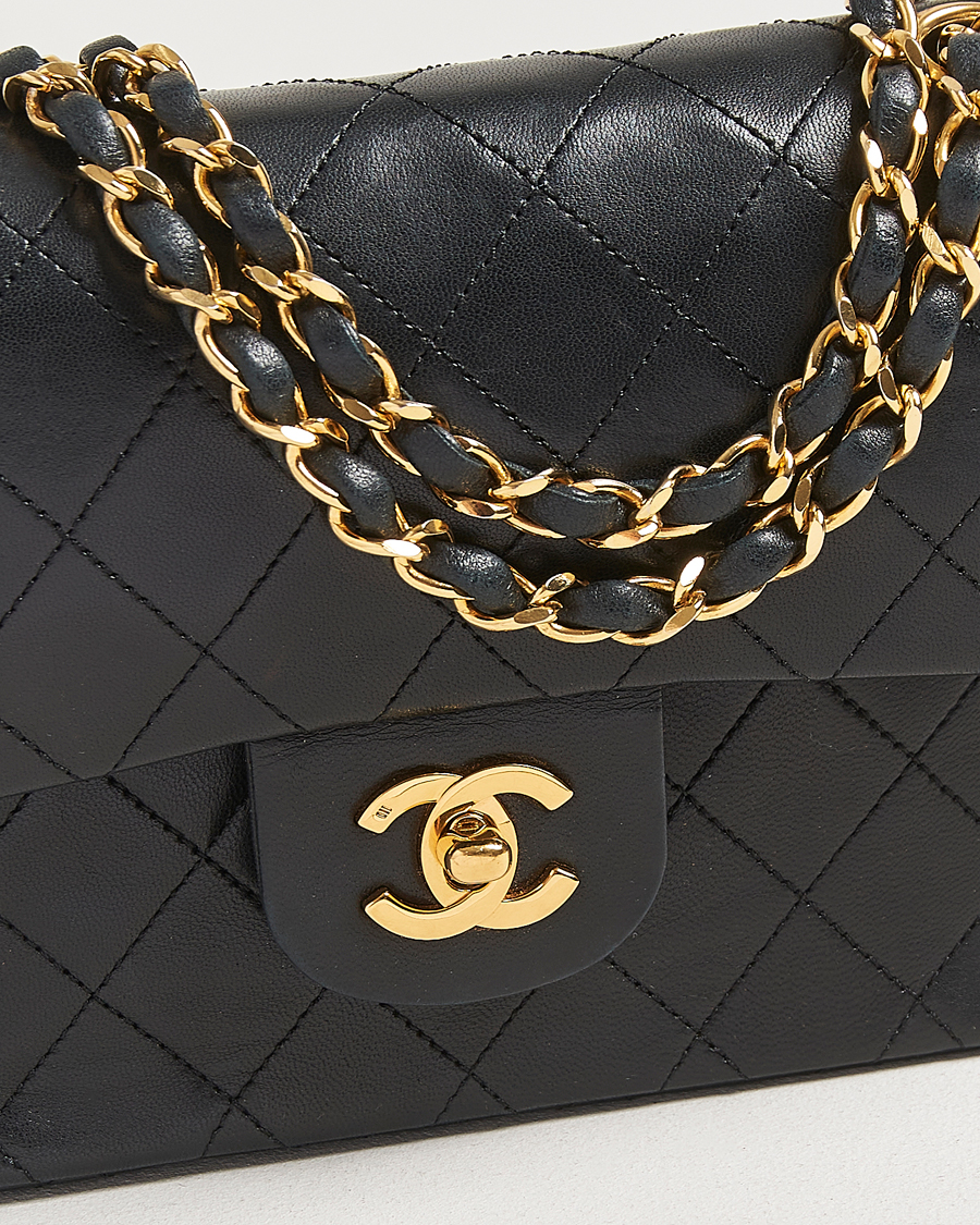 Herre | Gifts for Her | Chanel Pre-Owned | Classic Double Flap Small Lambskin Black