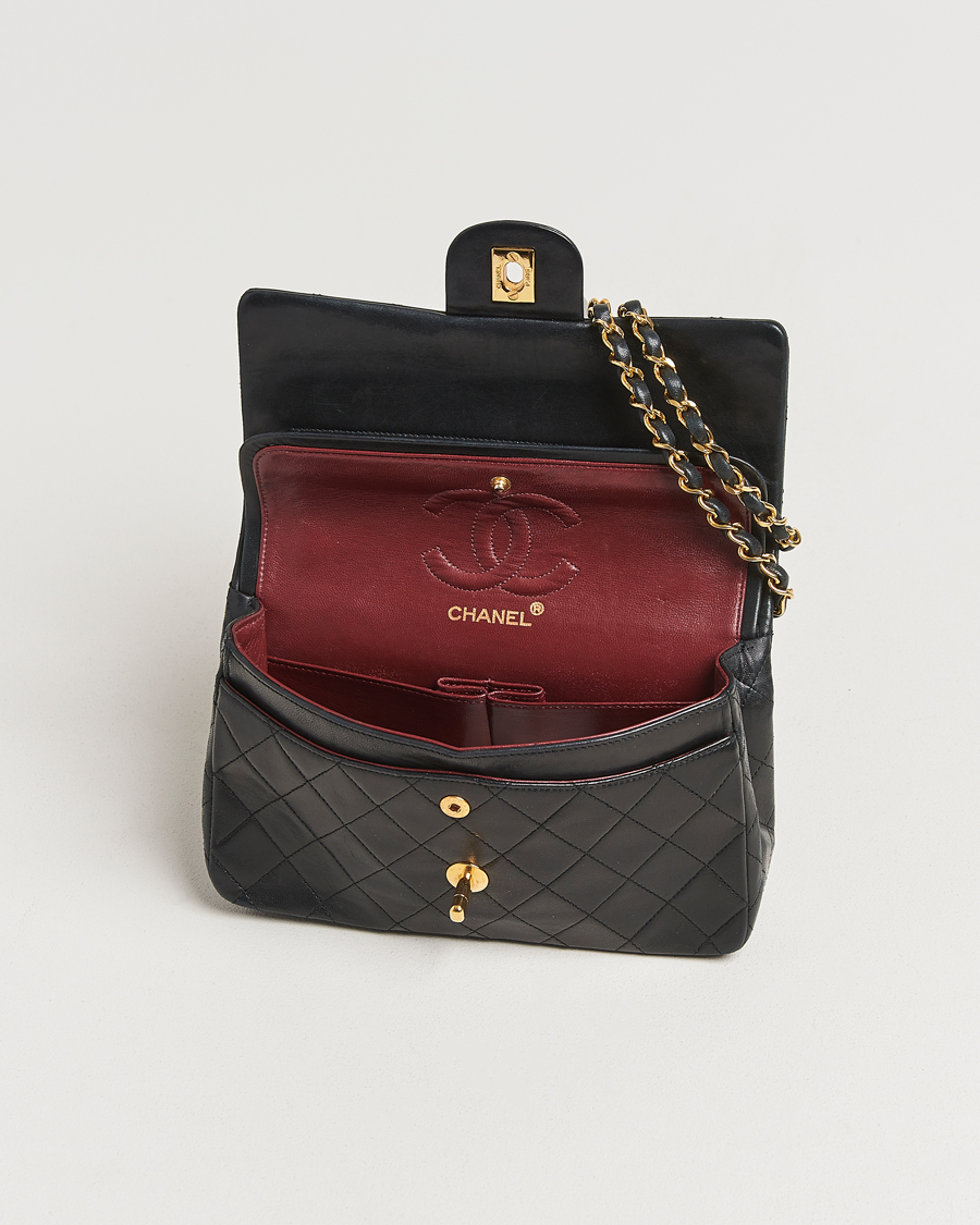 Herre | Gifts for Her | Chanel Pre-Owned | Classic Double Flap Small Lambskin Black