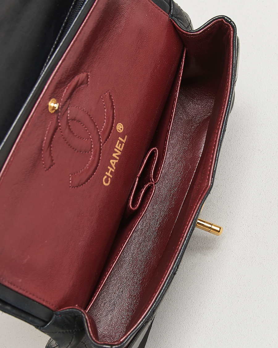 Herre | Gifts for Her | Chanel Pre-Owned | Classic Double Flap Small Lambskin Black