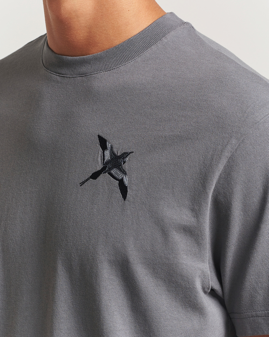 Herre | T-Shirts | Axel Arigato | Micro Bee Bird T-Shirt Steel Grey