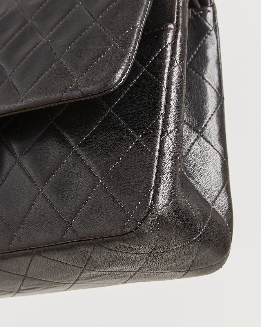 Herre | Gifts for Her | Chanel Pre-Owned | Classic Double Flap Medium Lambskin Black