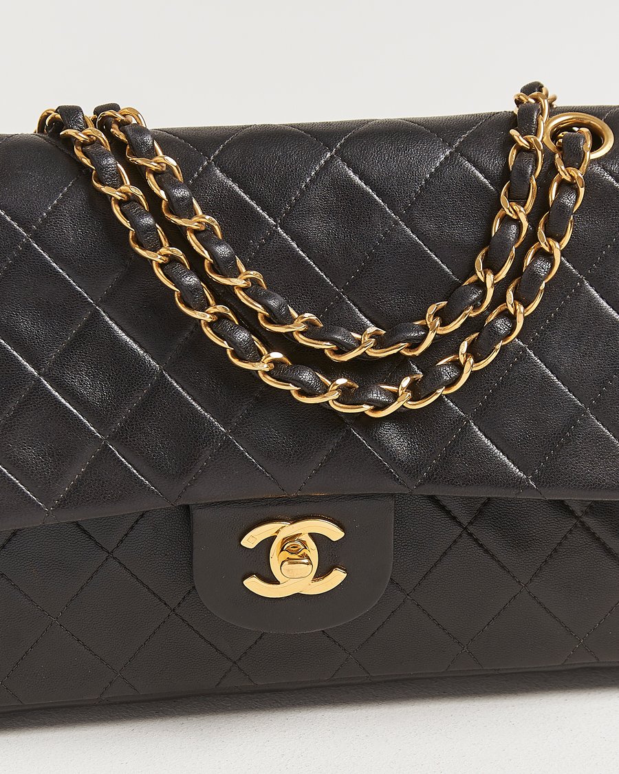 Herre | Gifts for Her | Chanel Pre-Owned | Classic Double Flap Medium Lambskin Black