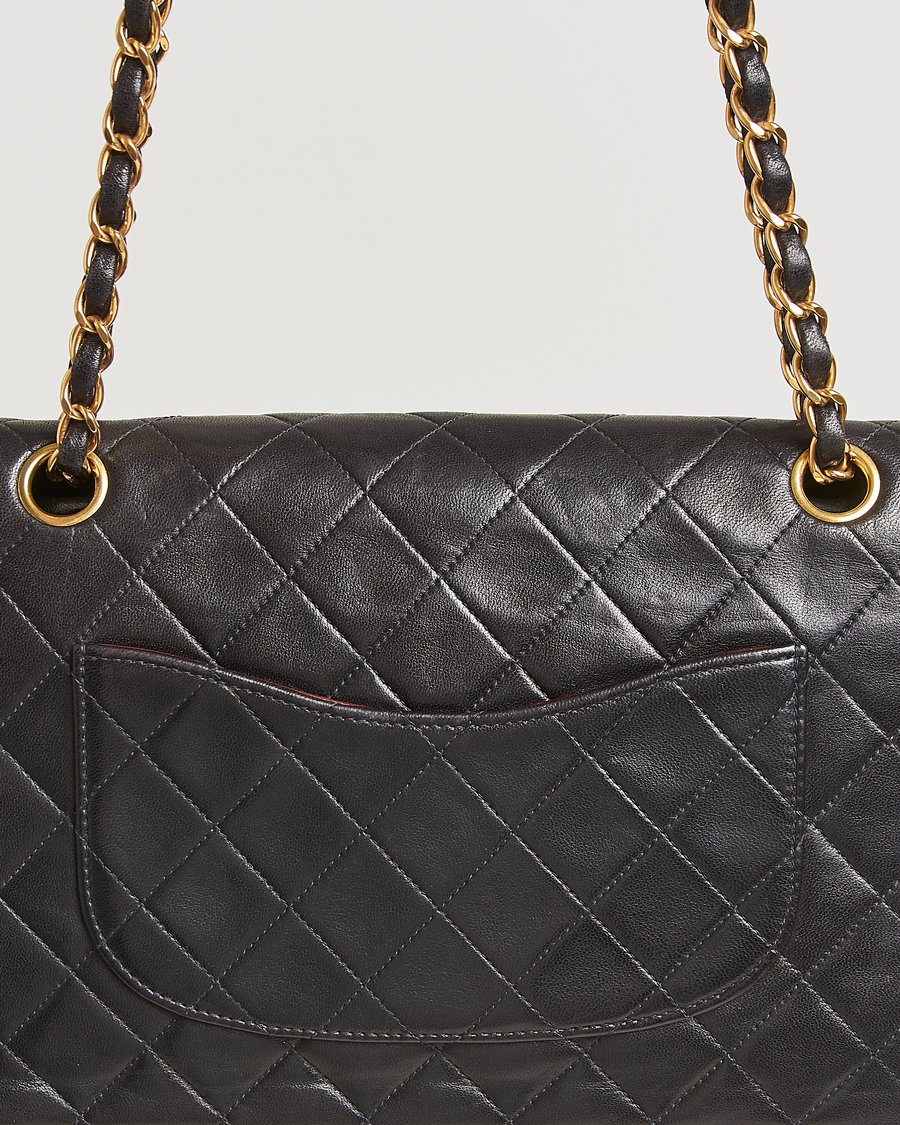 Herre | Gifts for Her | Chanel Pre-Owned | Classic Double Flap Medium Lambskin Black