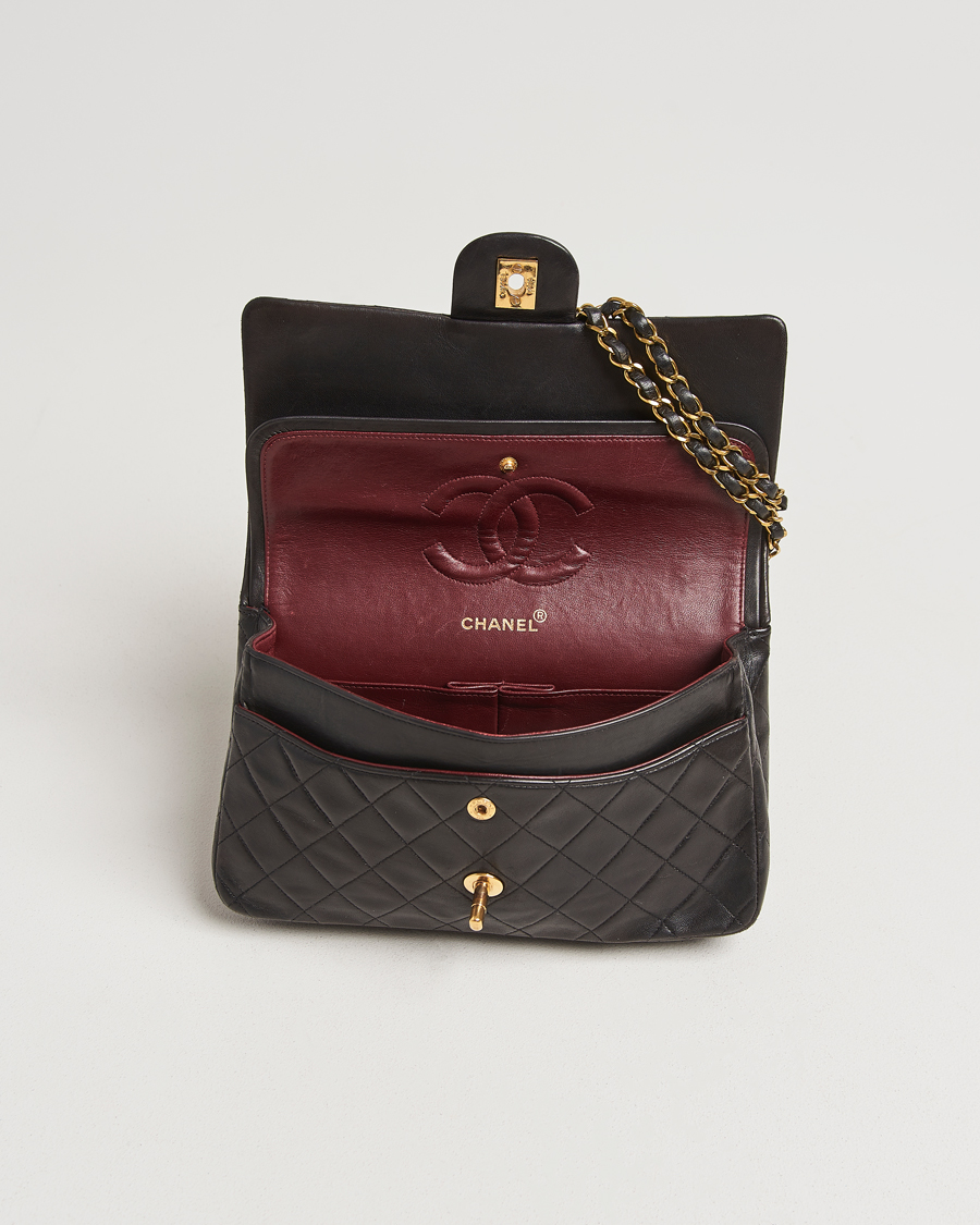 Herre | Gifts for Her | Chanel Pre-Owned | Classic Double Flap Medium Lambskin Black