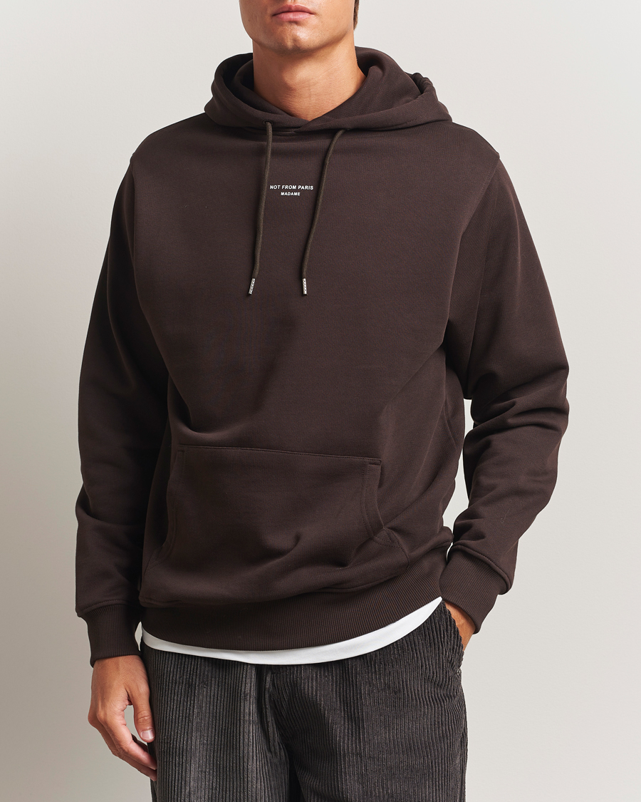 Herre | Gensere | Drôle de Monsieur | Classic Slogan Hoodie Dark Brown
