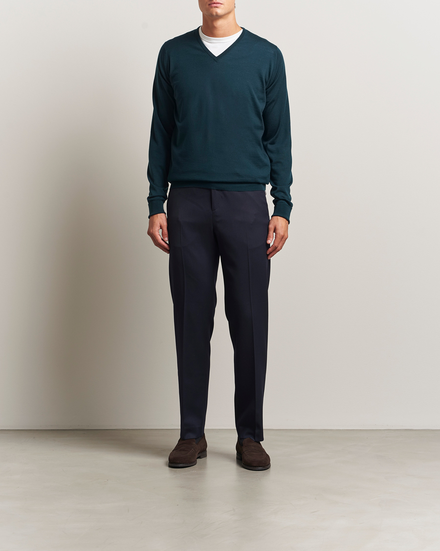 Herre | Gensere | John Smedley | Bobby Extra Fine Merino V-Neck Pullover Richardson Green
