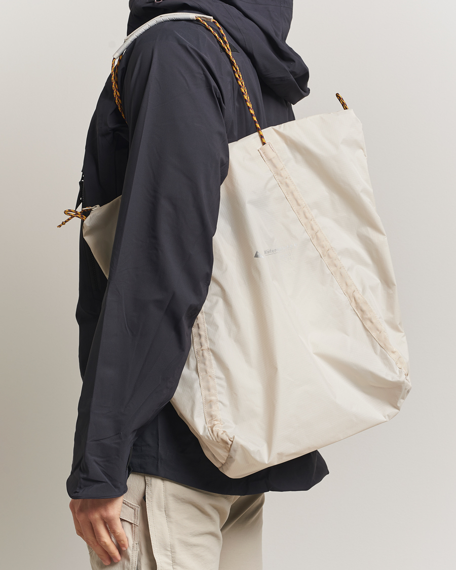 Herre | Vesker | Klättermusen | Gebo 23L Lightweight Totebag Putty Grey
