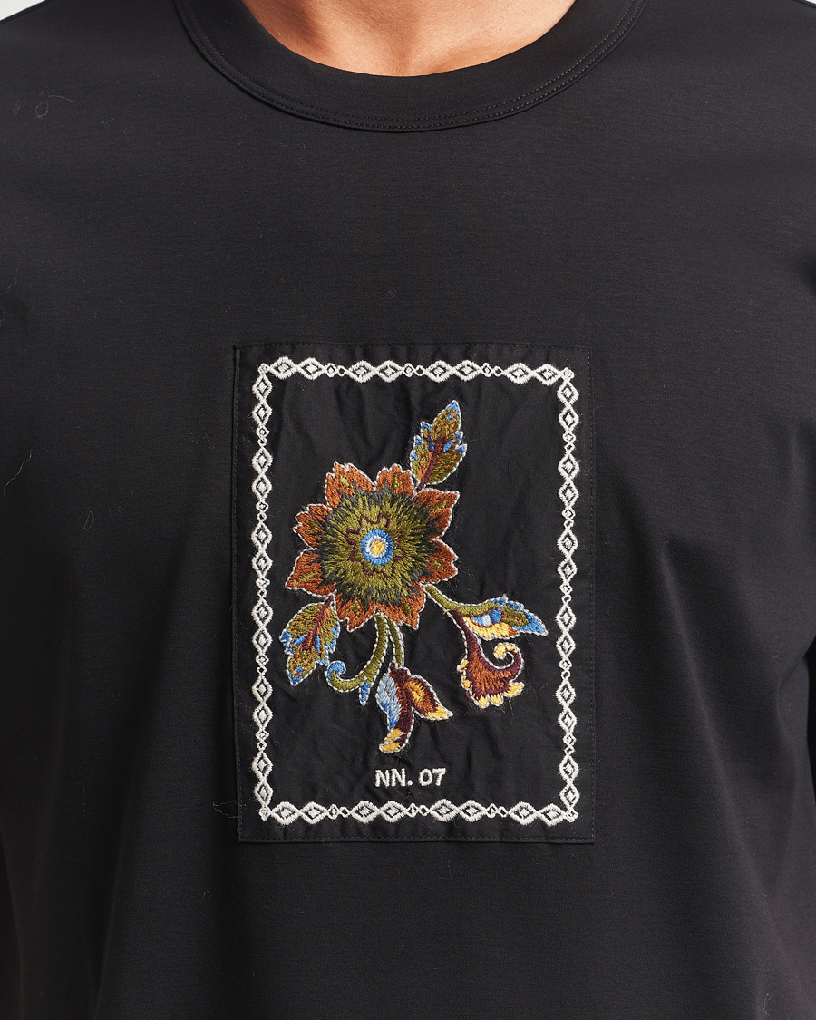 Herre | T-Shirts | NN07 | Pedro Mercerized Flower T-Shirt Black