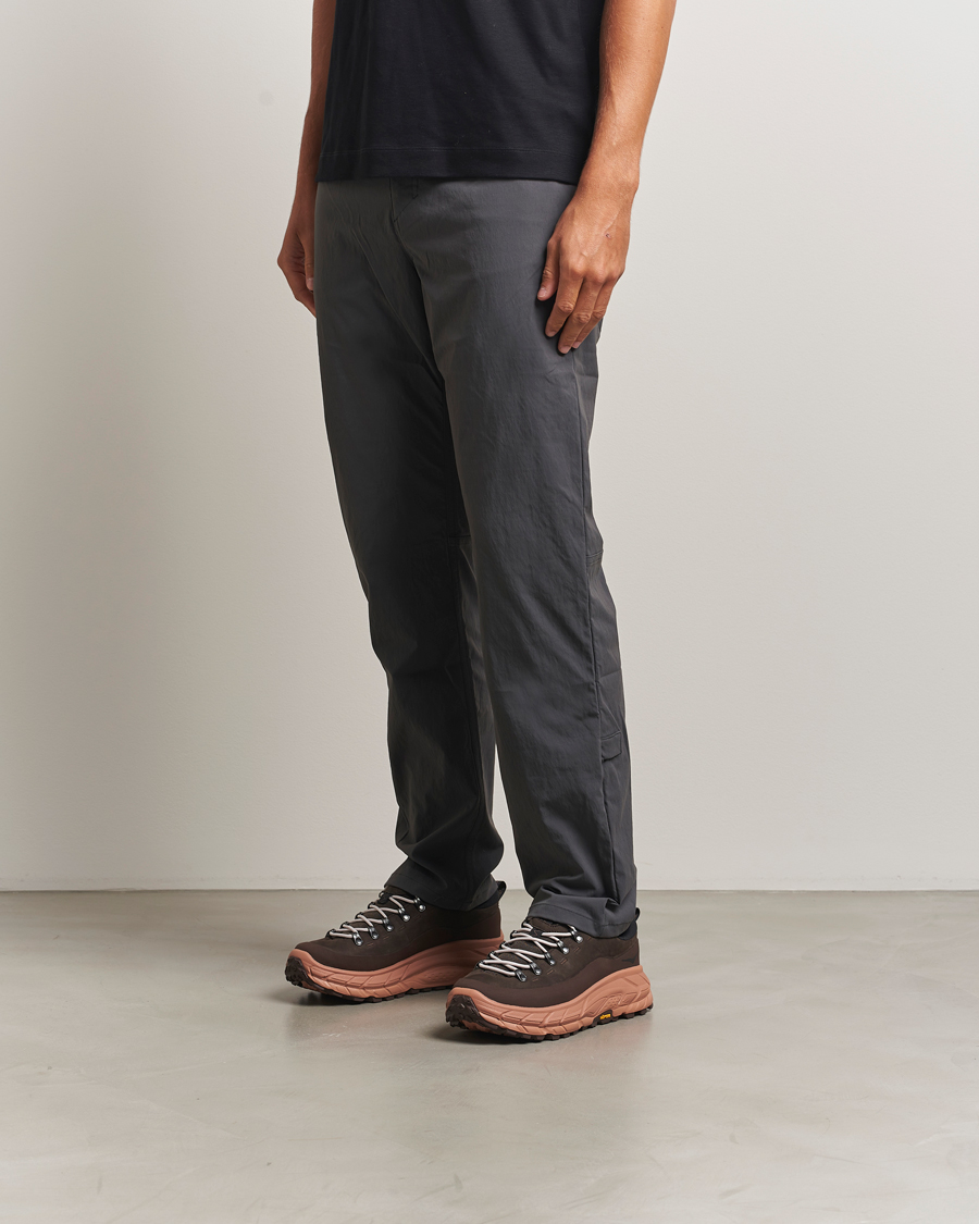 Herre | Trail Sneakers | Hoka | One Tor Summit Cast Iron/Walnut