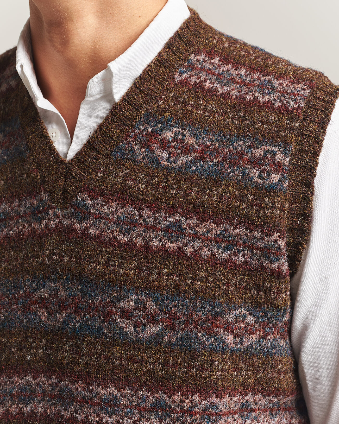 Herre | Gensere | Jamieson's of Shetland | Jamiesons Of Shetland All Over Fair Isle Slipover Moss Green
