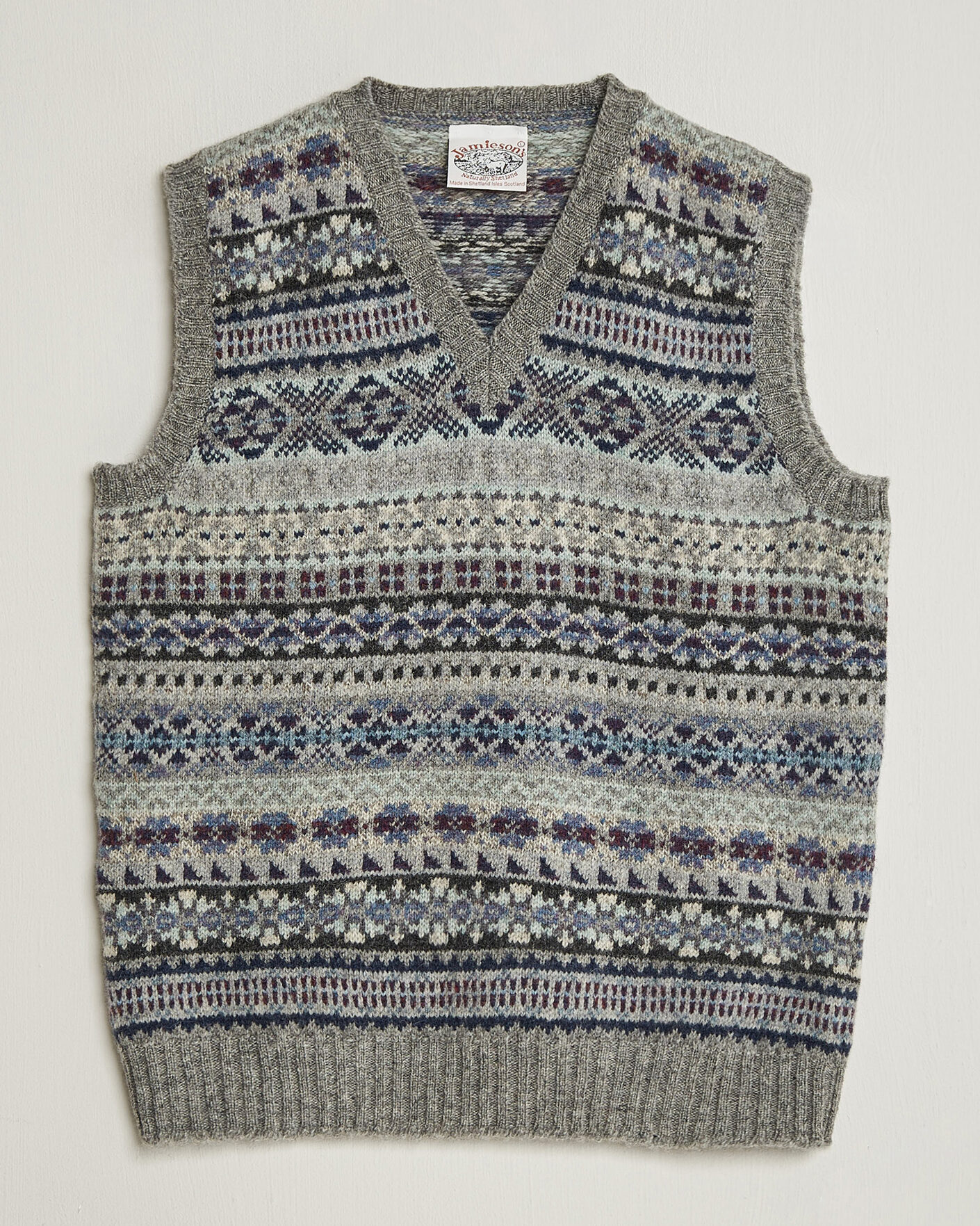 Herre | Gensere | Jamieson's of Shetland | Jamiesons Of Shetland All Over Fair Isle Slipover Light Grey