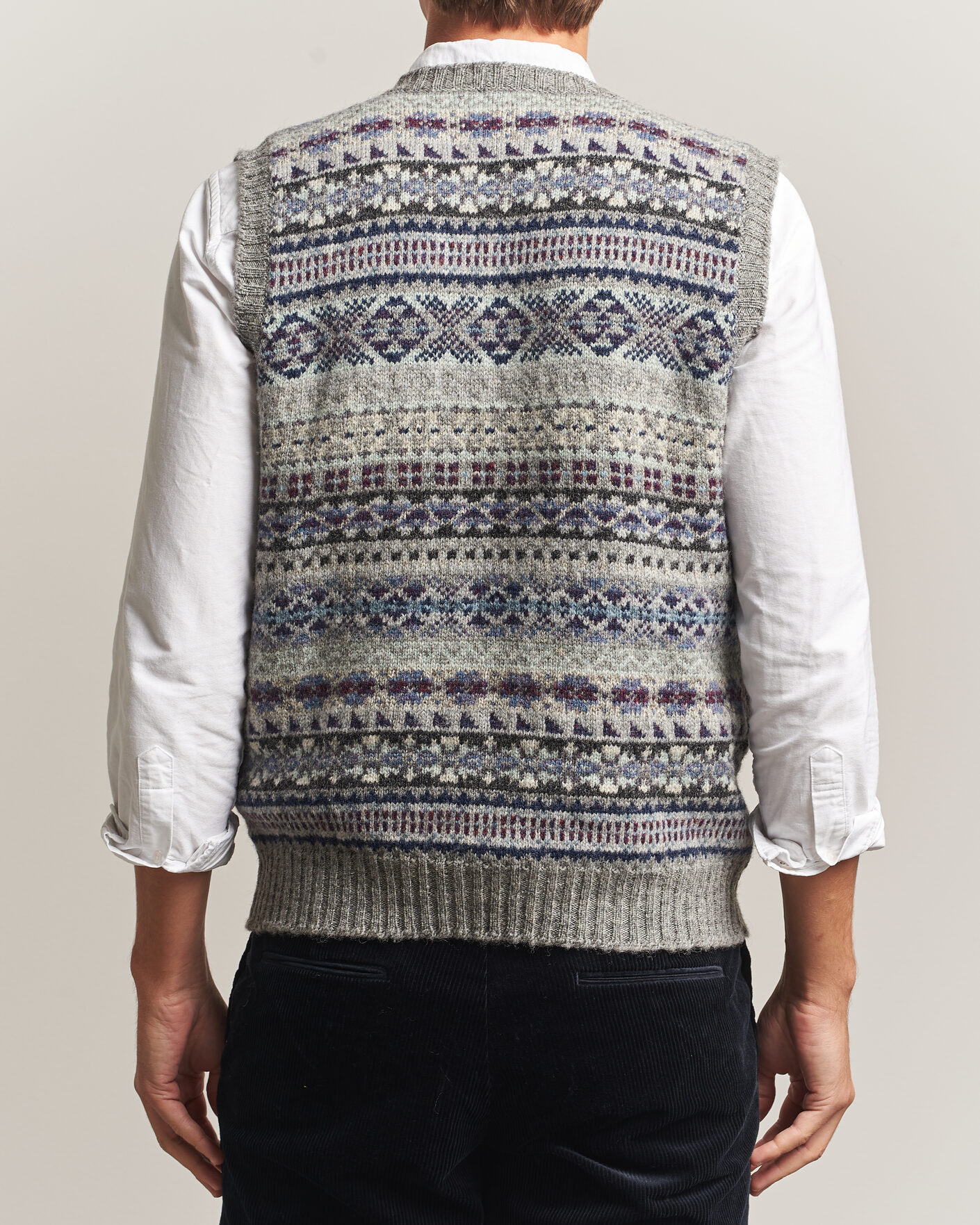 Herre | Gensere | Jamieson's of Shetland | Jamiesons Of Shetland All Over Fair Isle Slipover Light Grey