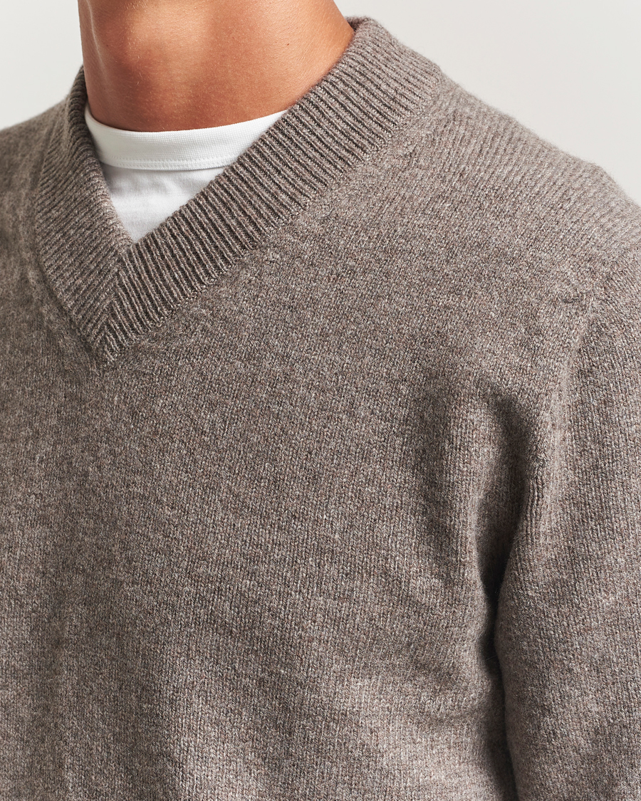 Herre | Gensere | Sunspel | Knitted Lambswool V-Neck Bark