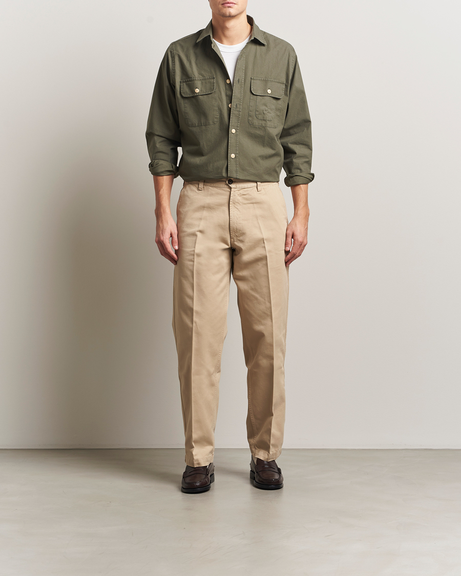 Herre | Bukser | Drake's | Flat Front Peached Cotton Chino Sand
