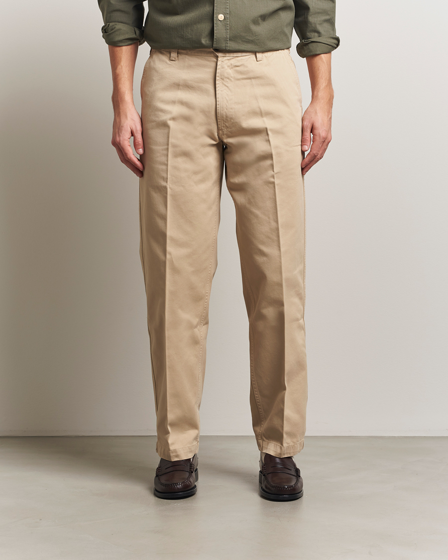 Herre | Bukser | Drake's | Flat Front Peached Cotton Chino Sand