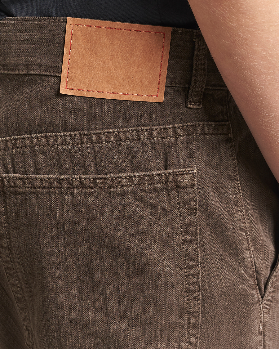 Herre | Bukser | Jeanerica | Genua Herringbone Twill Chino Brown