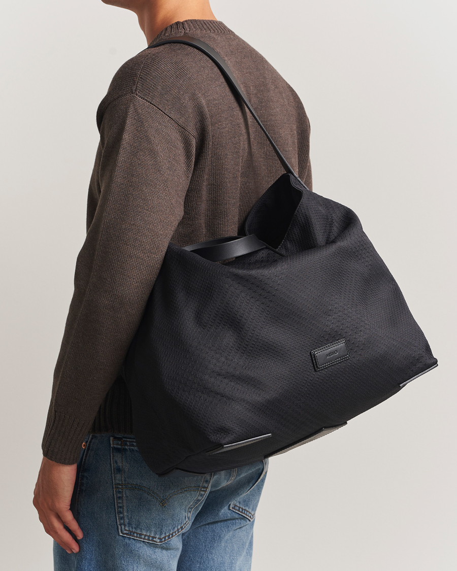 Herre | Vesker | Mismo | M/S Companion Tote Bag Haptic Black/Black